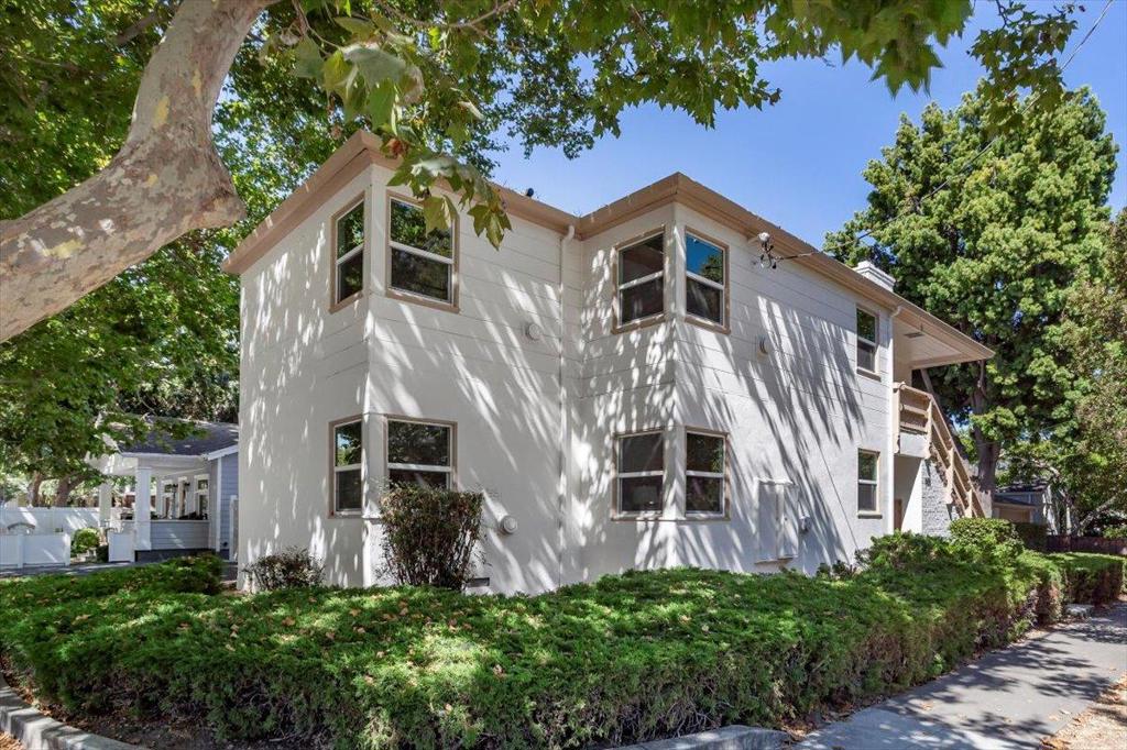 909 Myrtle Street