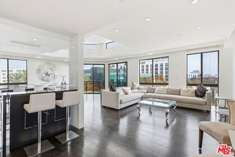 Photo of 121 S Canon Drive #PH 401, Beverly Hills, CA 90212 (MLS # 26644509)