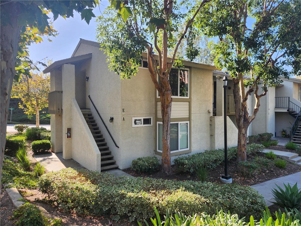 Welcome to your new home in beautiful Mission Viejo, CA! This charming 2nd floor unit with 1 bedroom and 1 bath offers a spacious living environment perfect for a couple or small family or anyone seeking comfort and convenience. New carpet and freshly painted throughout. Enjoy a great location with nearby amenities, including access to Target, local markets, local gym and close to freeway and toll-road access.
Key property features include full-size washer and dryer in closet on covered patio, an updated kitchen including a full-size refrigerator, can lighting in all living areas, wall a/c and heater along with ceiling fan in bedroom ensuring a pleasant atmosphere year-round. For outdoor enthusiasts, the lovely William S. Cracraft Park (Alicia/Via Linda) is within walking distance, providing a perfect spot for recreation.
Rent includes trash service and tenants pay for electricity, water and your own cable/internet service. Don't miss the chance to make this inviting property your new home.