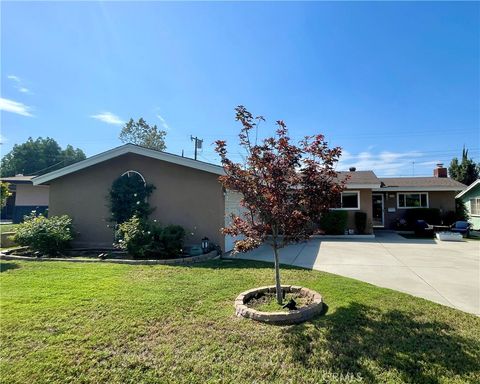 Photo of 211 Orchid Court, Redlands, CA 92373 (MLS # IG26156810)