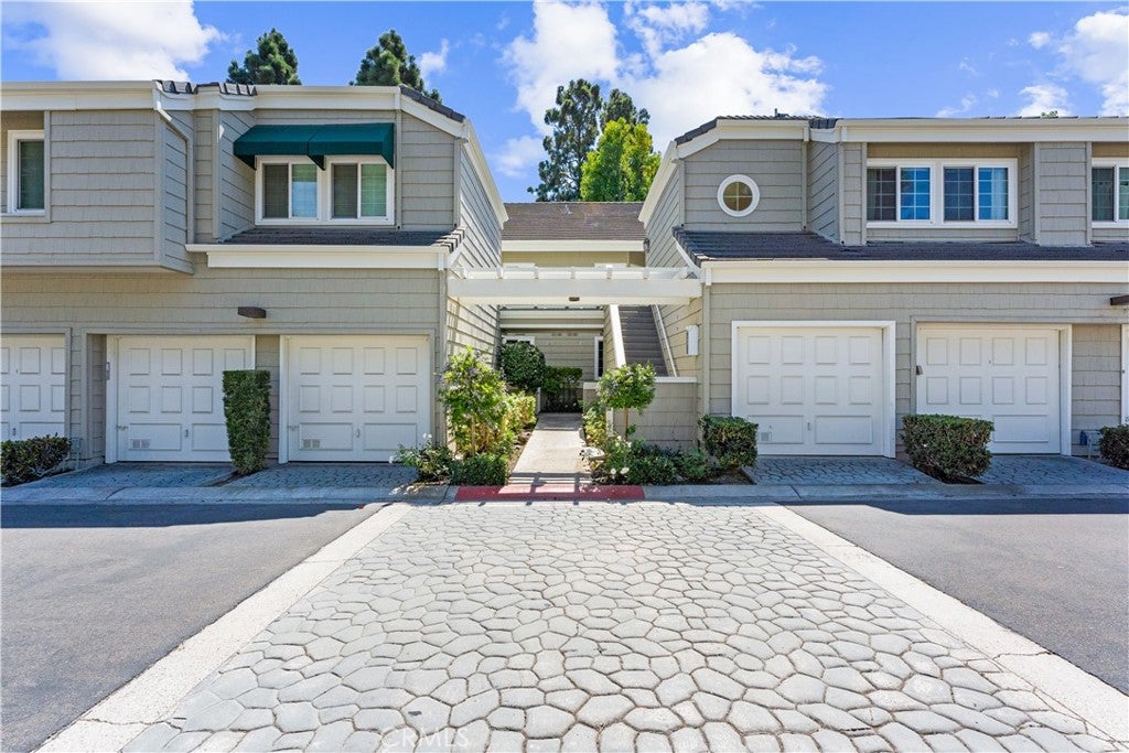 Photo of 7402 Yellowtail Drive #204 Drive, Huntington Beach, CA 92648 (MLS # TR26073140)