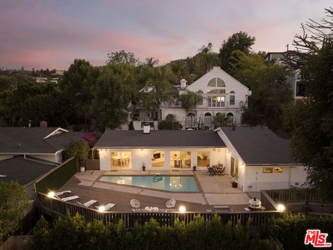 14833 Valley Vista Boulevard Sherman Oaks CA 91403