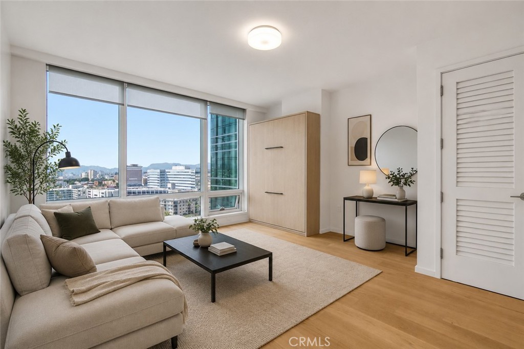 877 Francisco Street 1818