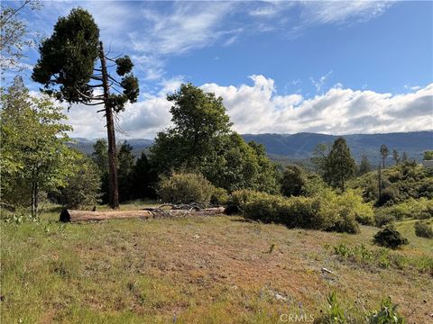 Photo of 39 Manzanita Drive, Oakhurst, CA 93644 (MLS # MP26089893)