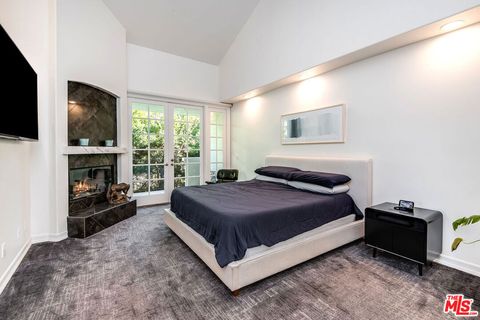 Tiny photo for 11680 Montana Avenue #302, Los Angeles, CA 90049 (MLS # 25591595)