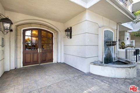 Tiny photo for 11680 Montana Avenue #302, Los Angeles, CA 90049 (MLS # 25591595)