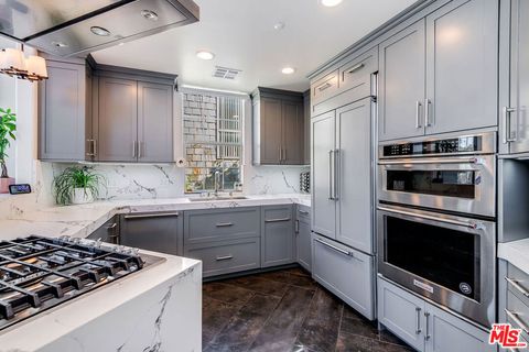 Tiny photo for 11680 Montana Avenue #302, Los Angeles, CA 90049 (MLS # 25591595)