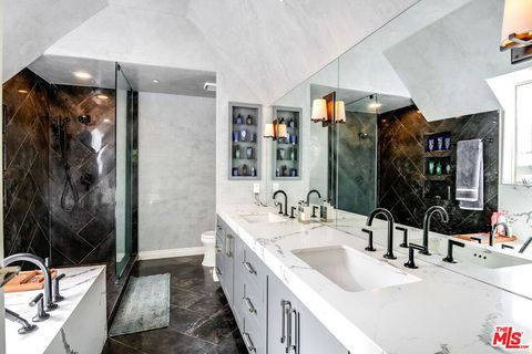 Tiny photo for 11680 Montana Avenue #302, Los Angeles, CA 90049 (MLS # 25591595)