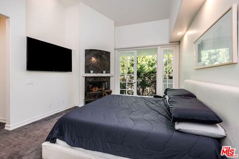 Tiny photo for 11680 Montana Avenue #302, Los Angeles, CA 90049 (MLS # 25591595)
