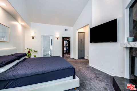 Tiny photo for 11680 Montana Avenue #302, Los Angeles, CA 90049 (MLS # 25591595)