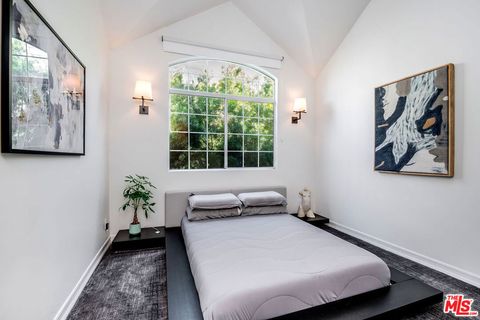 Tiny photo for 11680 Montana Avenue #302, Los Angeles, CA 90049 (MLS # 25591595)
