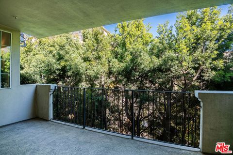 Tiny photo for 11680 Montana Avenue #302, Los Angeles, CA 90049 (MLS # 25591595)