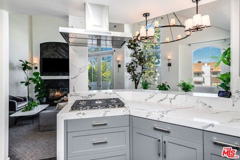 Tiny photo for 11680 Montana Avenue #302, Los Angeles, CA 90049 (MLS # 25591595)