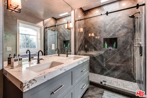 Tiny photo for 11680 Montana Avenue #302, Los Angeles, CA 90049 (MLS # 25591595)