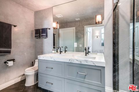 Tiny photo for 11680 Montana Avenue #302, Los Angeles, CA 90049 (MLS # 25591595)