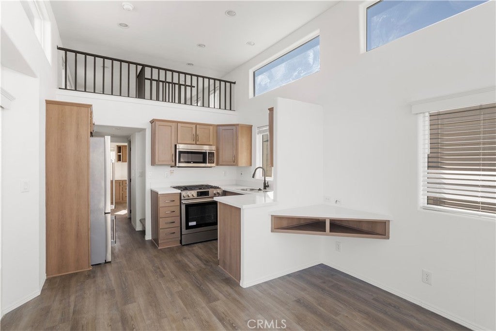 2548 Peck Road 06