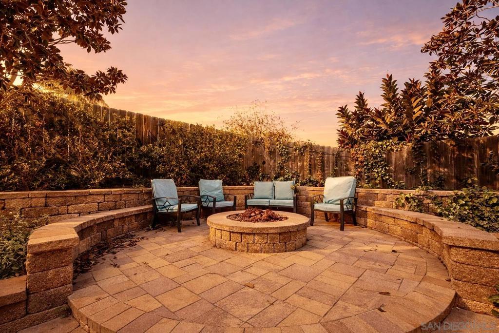 8364 Lake Ashwood Ave