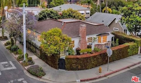 Photo of 958 N Vista Street, Los Angeles, CA 90046 (MLS # 26656163)