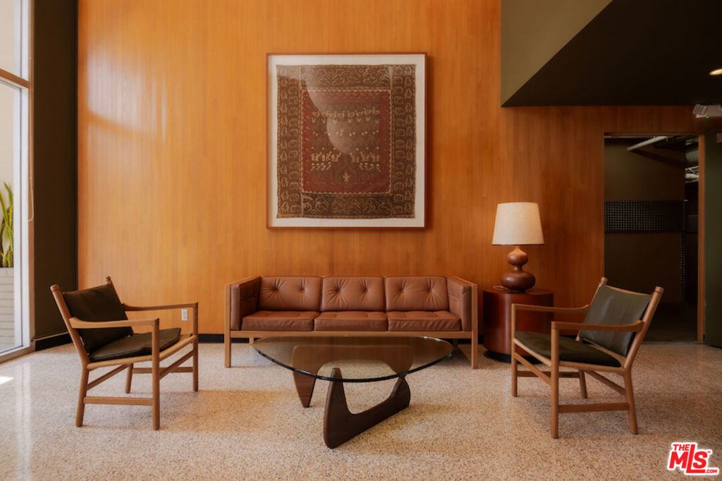 Properties 2 4411 Los Feliz Boulevard 702
