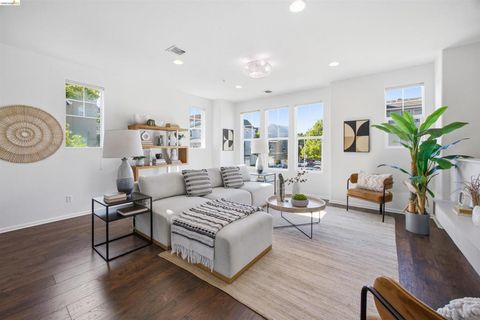 Photo of 1502 Nevin Plz Plz, Richmond, CA 94801 (MLS # 41134982)