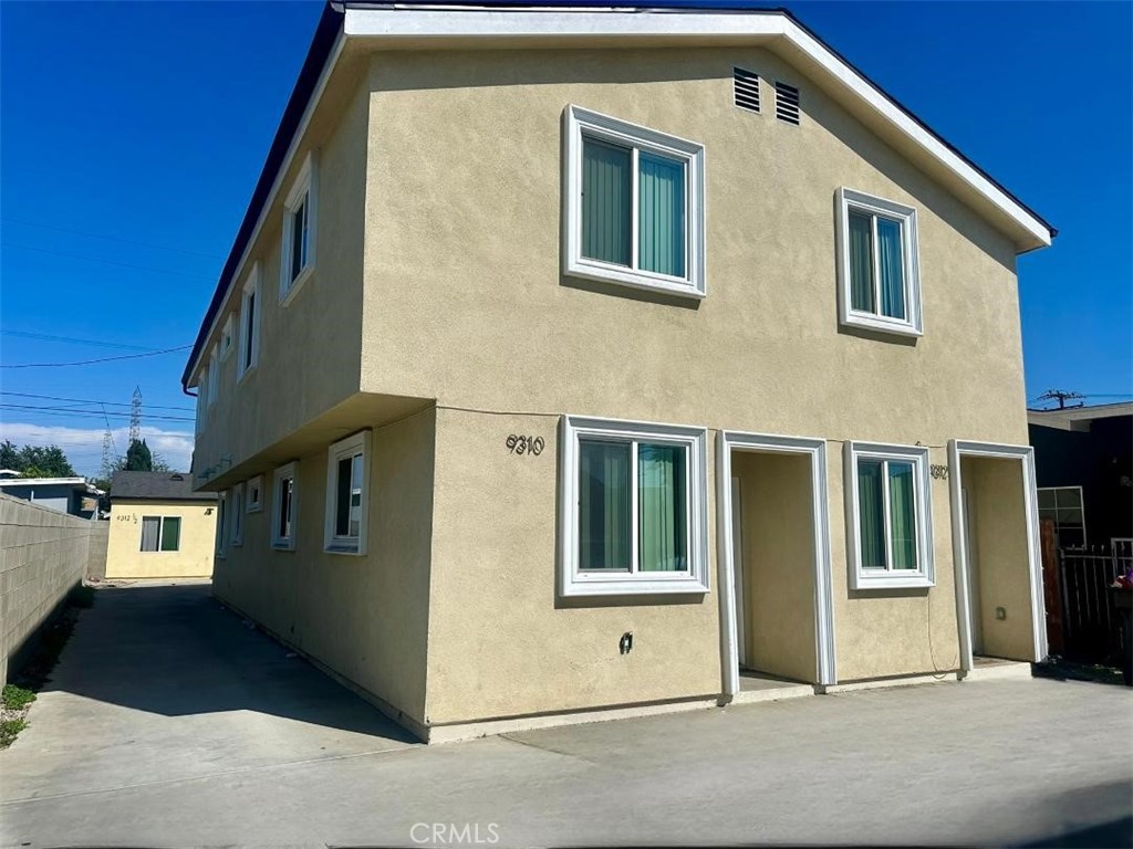 EXCELLENT TRIPLEX INVESTMENT OPPORTUNITY! NEWLY BUILT IN 2020! APROXIMATELY 3,575 sq. FEET (PER PLOT PLAN ) FRONT DUPLEX , BOTH UNITS ARE 4 BEDROOM AND 2 BATH EACH, HIGH CEILINGS, Each UNIT HAS INSIDE LAUNDRY, THIRD UNIT IS A DETACHED, 2 BEDROOM IN THE BACK, EACH UNIT HAS ITS OWN GAS,ELCTRIC METER! LAMINATED FLORING CLEAN AND RECENTLY PAINTED,NO CARPET, NICE KITCHEN CABINETRY APPLAINCES TO REMAIN! NFPA 13D FIRE SPRINKLERS INSIDE AND OUTSIDE BOTH UNITS ARE TO BE TO DELIVER VACANT! A MUST SEE PROPERTY! IDEAL FRO AN INVESTOR OR LARGE FAMILY, ALL FENCE IN EAZY TO MAINTAIN. MOTIVATED SELLERS.