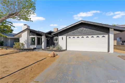 Photo of 44934 Hanstead AVE, Lancaster, CA 93535 (MLS # SR26151998)