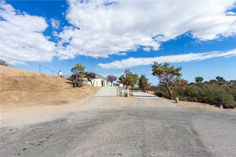 Photo of 8384 Highland Court, Oak Hills, CA 92344 (MLS # HD26001635)