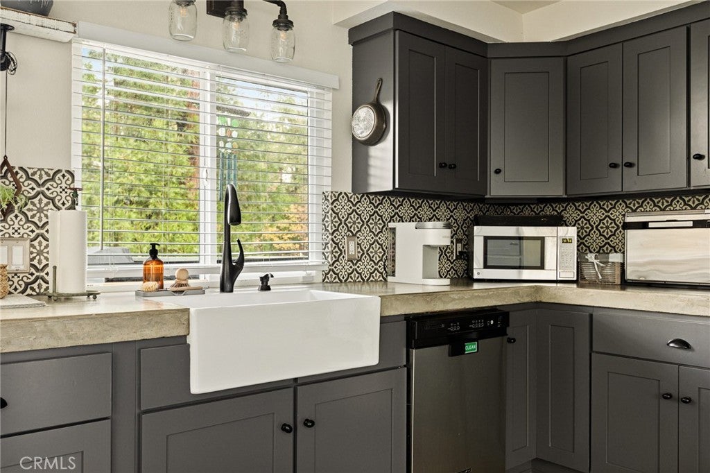 24379 San Moritz