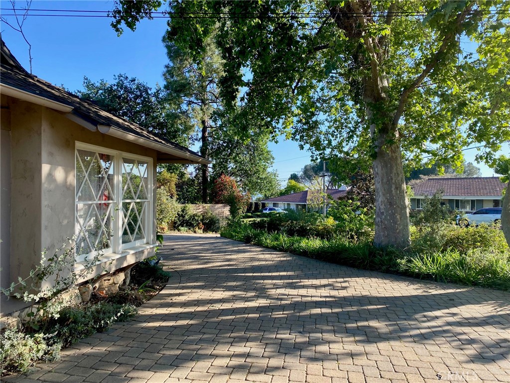 Properties 2 11514 Newcastle Avenue
