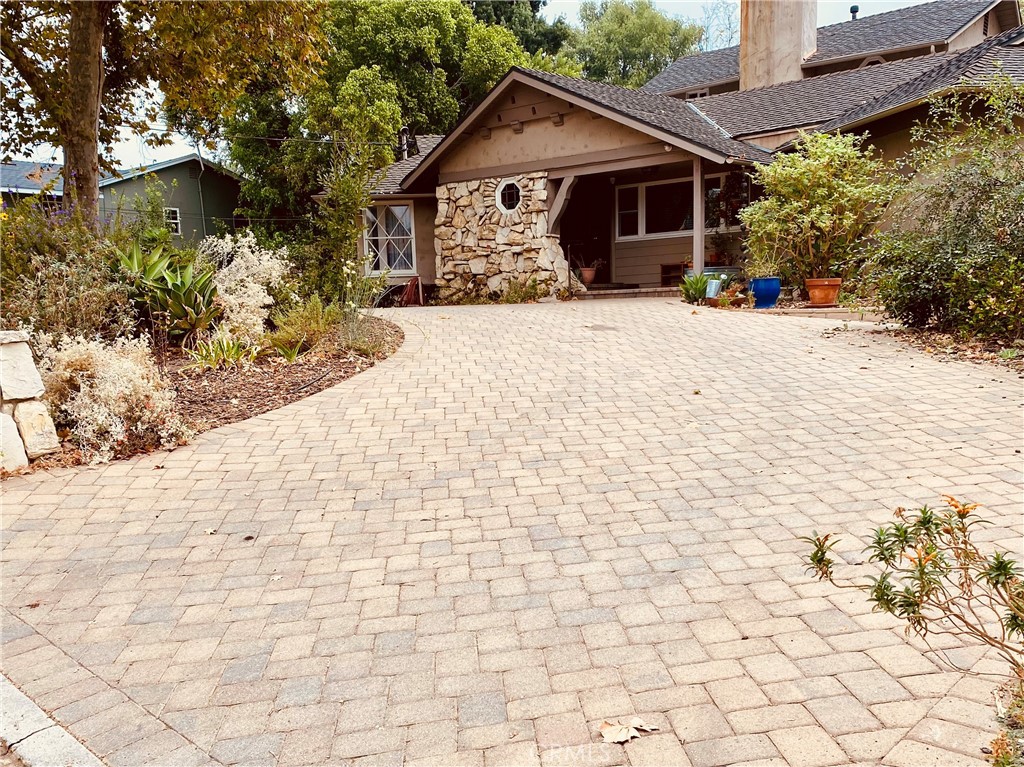 Properties 1 11514 Newcastle Avenue