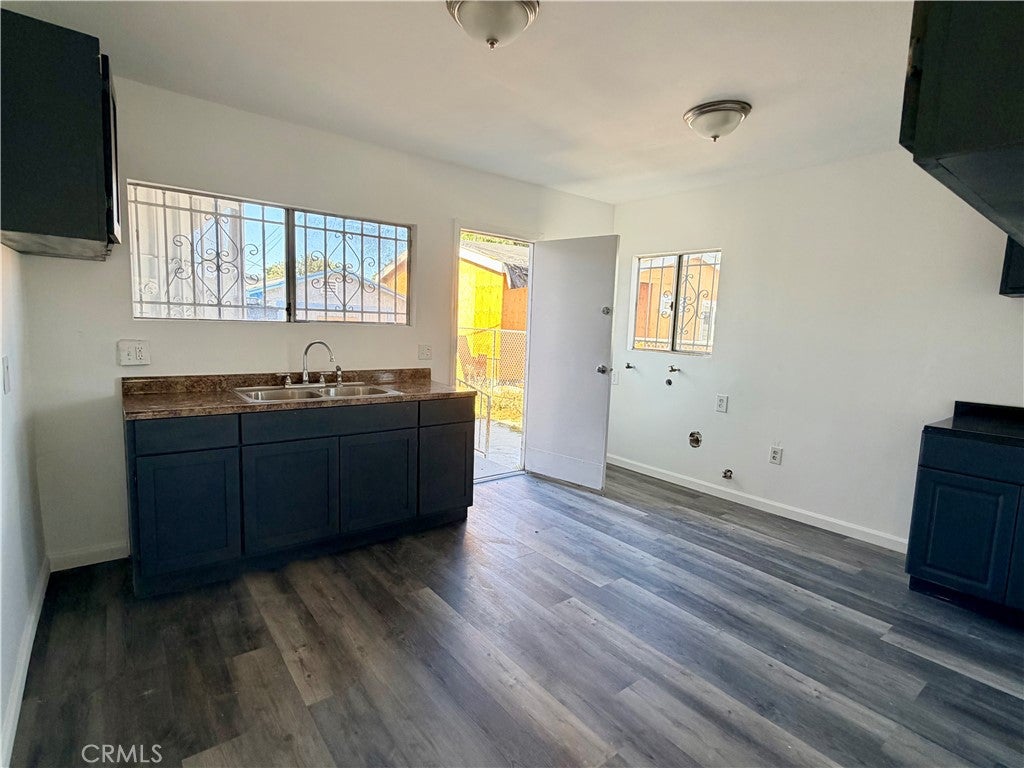 1223 W 69th