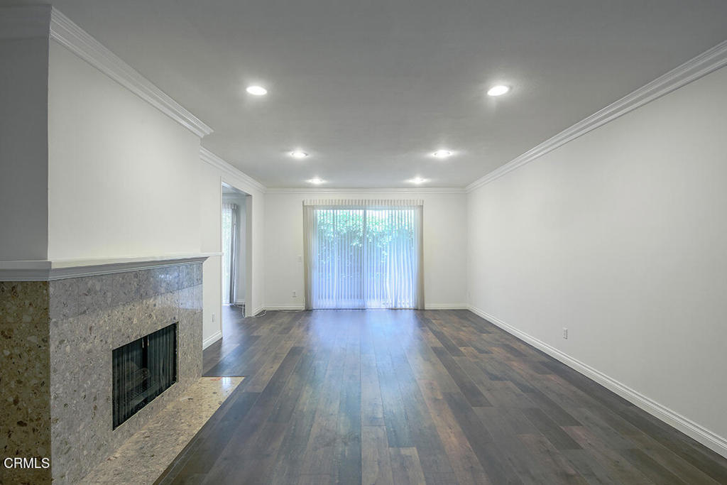 Properties 4 14923 MOORPARK Street 103