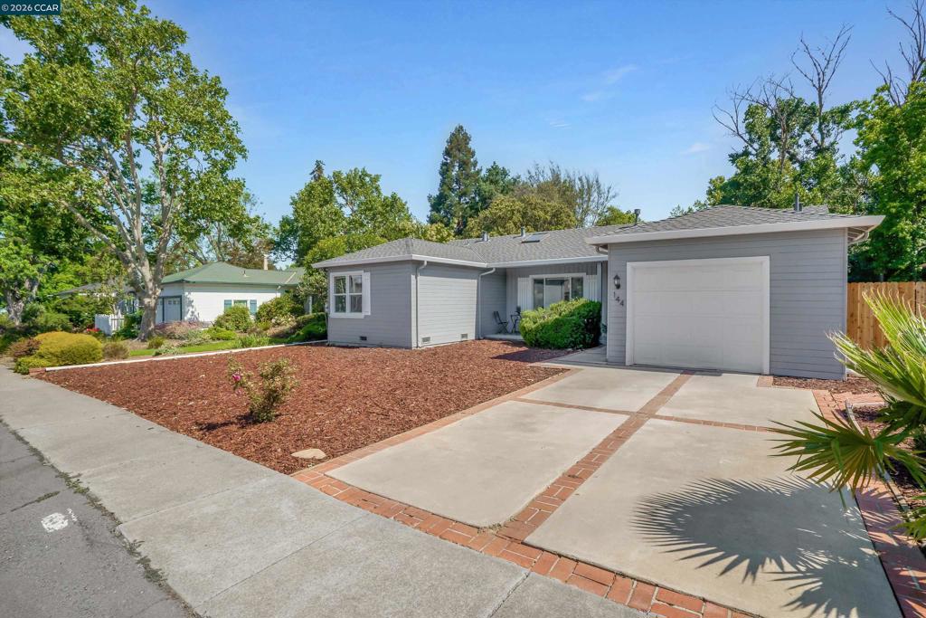 144 Roslyn Dr