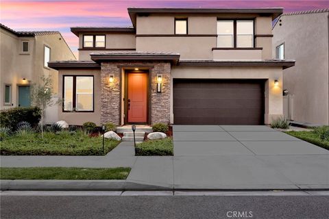 Photo of 28427 Ascent Way, Saugus, CA 91350 (MLS # GD25268869)