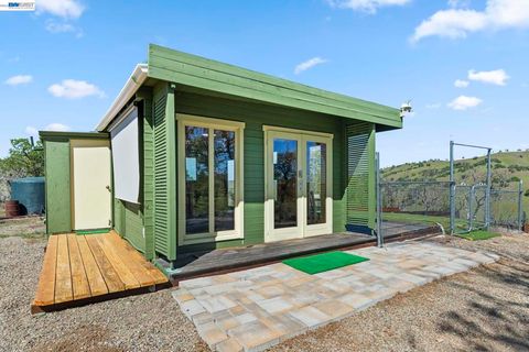 Photo of 18188 W Corral Hollow Rd Rd, Tracy, CA 95377 (MLS # 41127574)