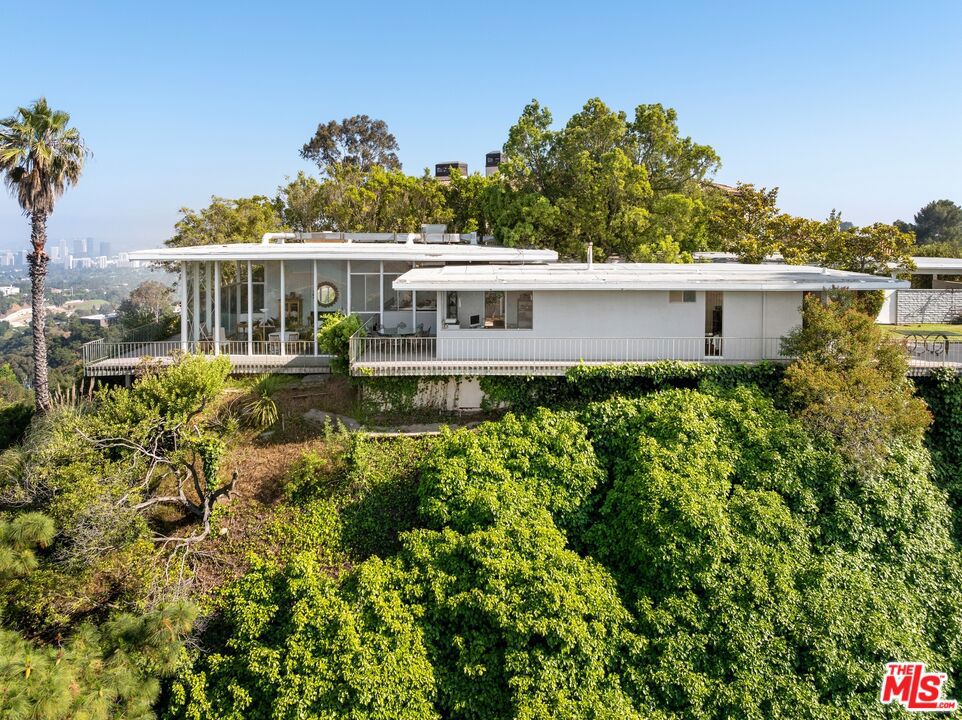 1298 Stradella Road, Los Angeles CA 90077