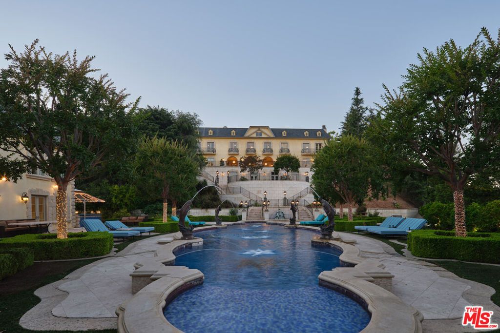 Photo of 1420 Davies Drive, Beverly Hills, CA 90210 (MLS # 25602121)