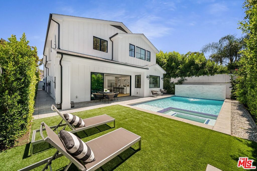 Photo of 813 N Spaulding Avenue, Los Angeles, CA 90046 (MLS # 25599941)
