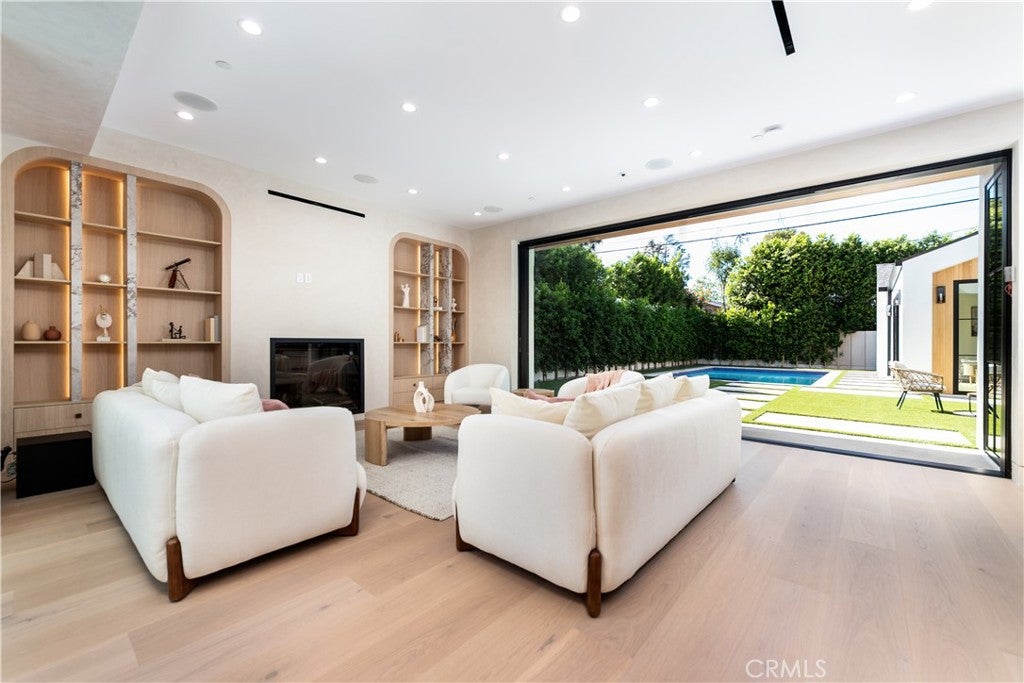 Photo of 16749 Addison Street, Encino, CA 91436 (MLS # BB26189599)