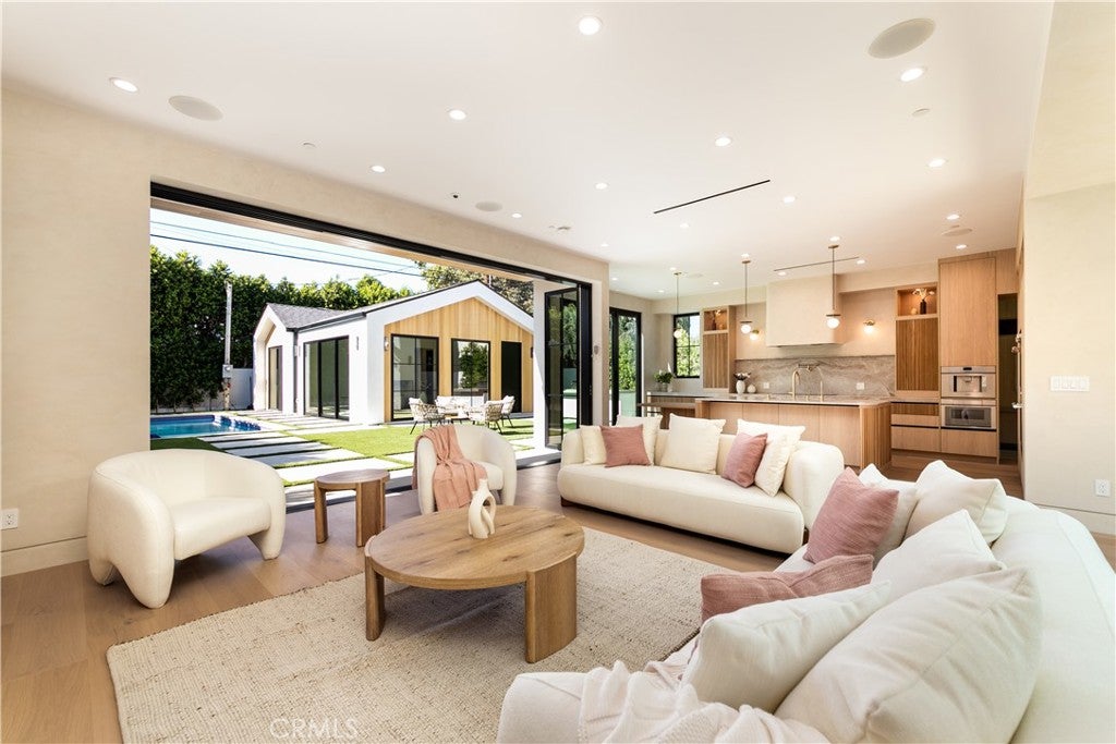 Photo of 16749 Addison Street, Encino, CA 91436 (MLS # BB26189599)