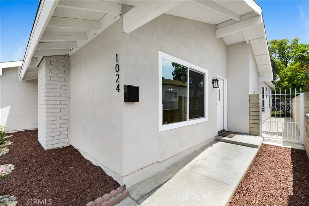 1024 E Dore Street