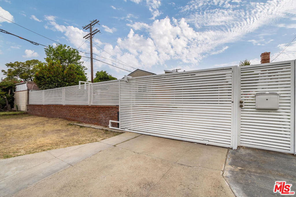 10741 Stagg Street
