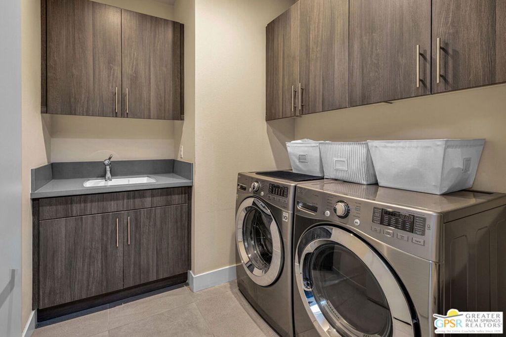 listing image 130728375943691115465