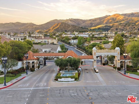 Photo of 20274 Via Medici, Porter Ranch, CA 91326 (MLS # 26861007)