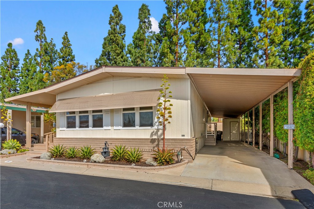 5200 Irvine Boulevard 237