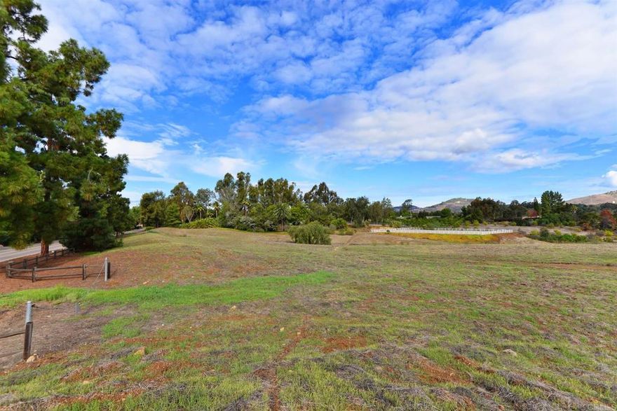 A spectacular and rare 16.5 acre all usable parcel in Rancho Santa Fe. Stunning views of the mountains, 8 separate parcels, on a non-covenant "island" surrounded by covenant properties. Lots of possibilities...large estate, family compound or development opportunity.