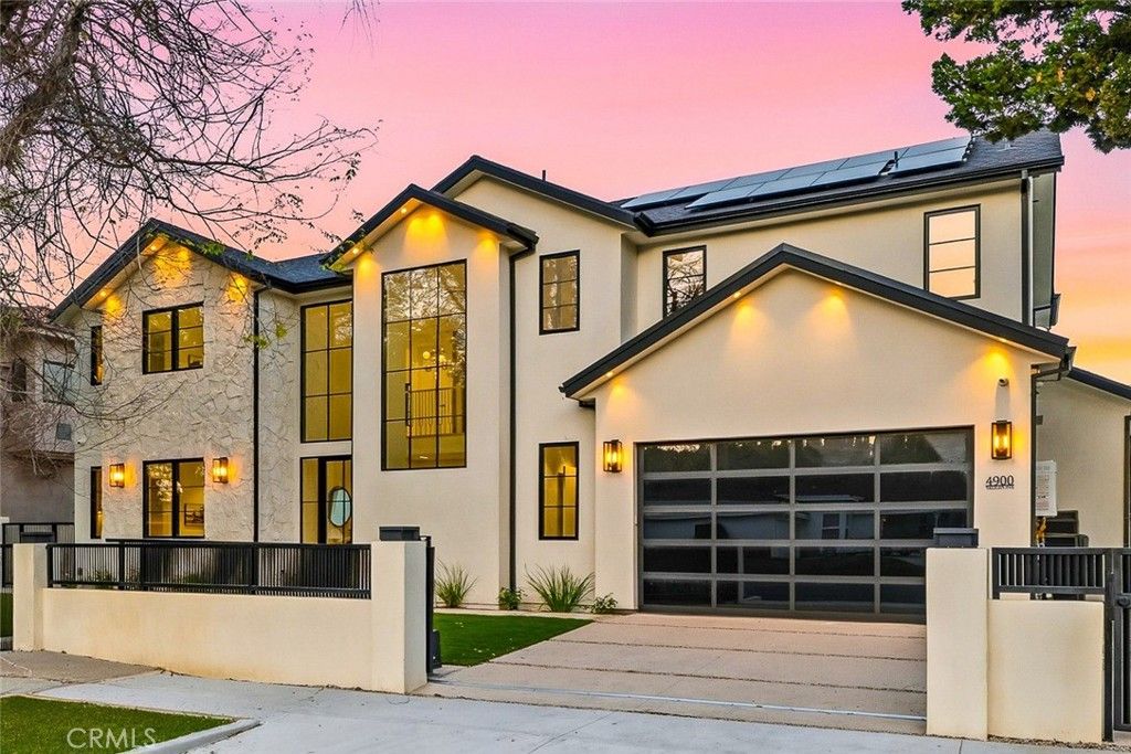 Photo of 4900 Valjean Ave, Encino, CA 91436 (MLS # SR26051177)