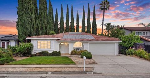 Photo of 6530 Kings Place, Gilroy, CA 95020 (MLS # ML82054487)