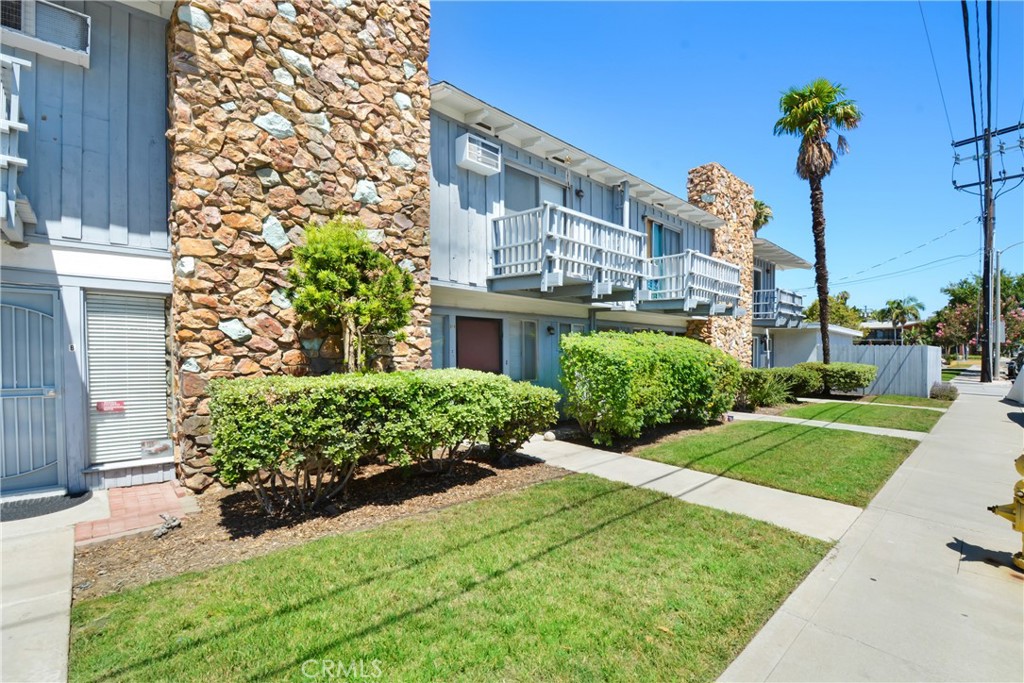 Welcome to this beautifully maintained 2 bedroom townhome, perfectly situated in the highly sought-after Troy High School area. Walk to schools from elementary through college—talk about convenience!
Inside, you’ll find a spacious floor plan with a cozy fireplace, a well-appointed kitchen with built-in appliances, and a kitchen window overlooking your private backyard patio.
Enjoy relaxing in the peaceful outdoor space or take advantage of the community’s swimming pool and garden areas.
With updated flooring throughout and quick access to the 57 and 91 freeways, this is an ideal spot for commuters who want to stay close to everything.
Come see it for yourself—this one feels like home.