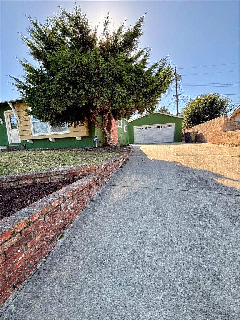 963 Ameluxen Ave